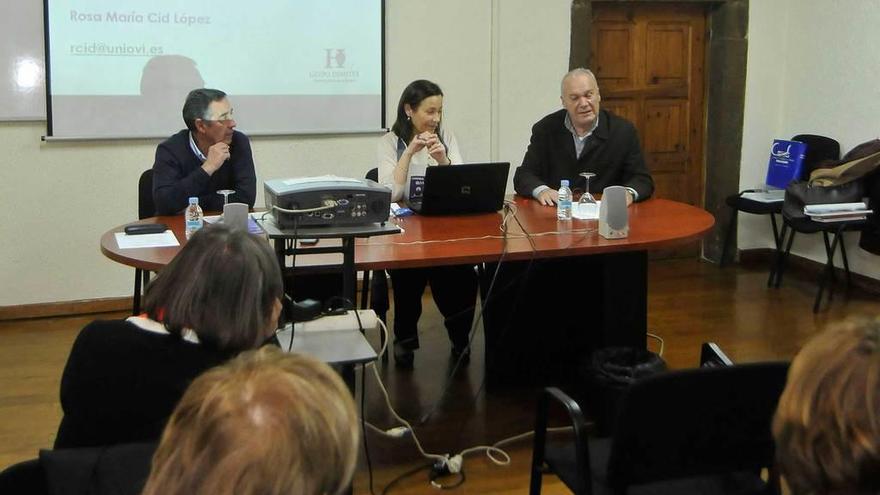 Rosa María Cid, durante la charla en la Casa de la Buelga.