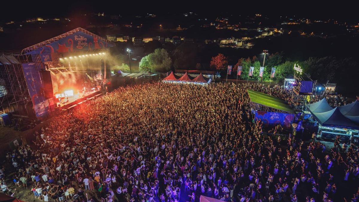 Concierto de Dani Fernández en el festival SonRías Baixas 2025.