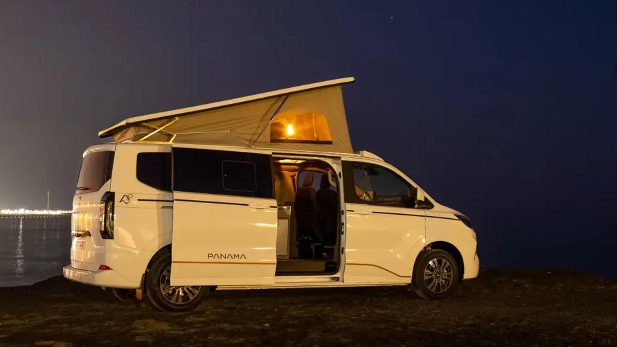 El exterior con techo elevable de la mini van hecha en la Comunitat Valenciana.