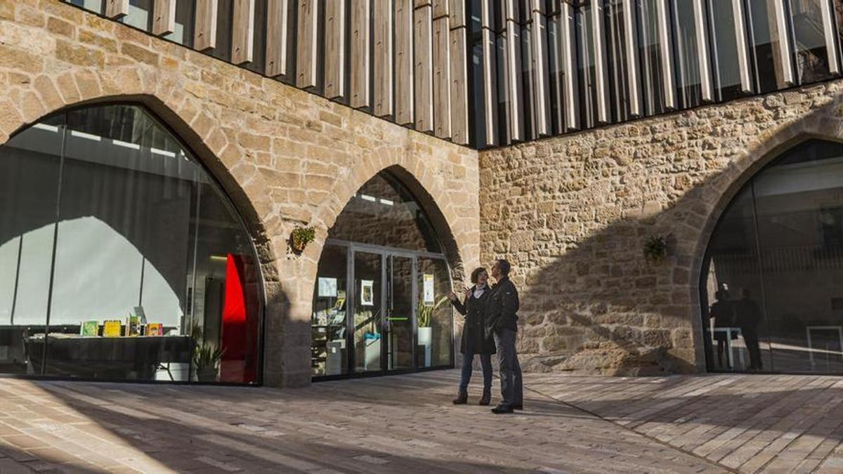 L'exterior de la biblioteca Carles Morató de Solsona