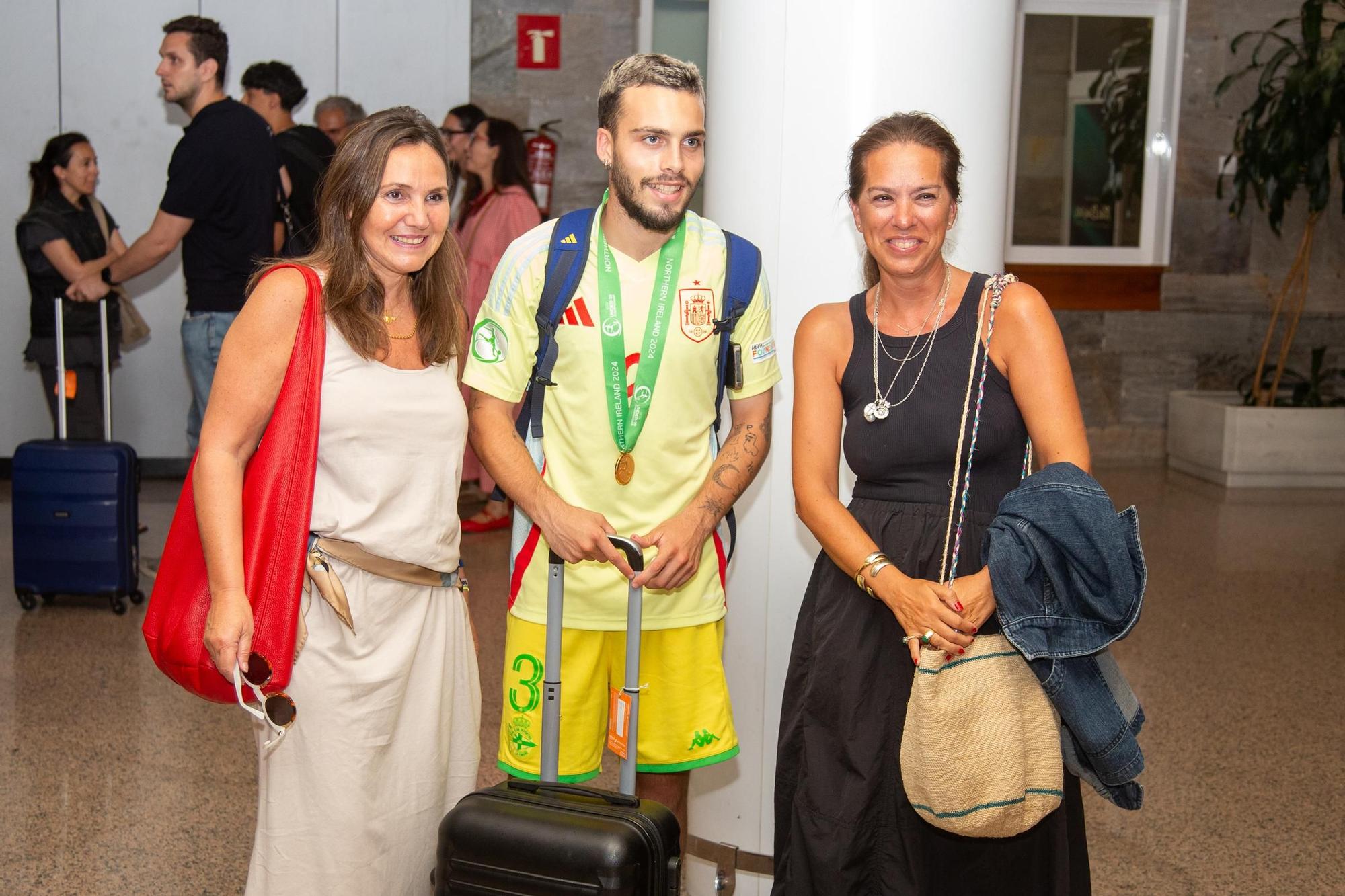 Llegada de David Mella a A Coruña tras proclamarse campeón de Europa sub 19