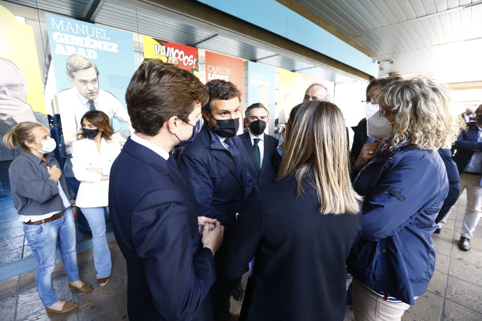 Pablo Casado visita la exposición de El Periódico de Aragón