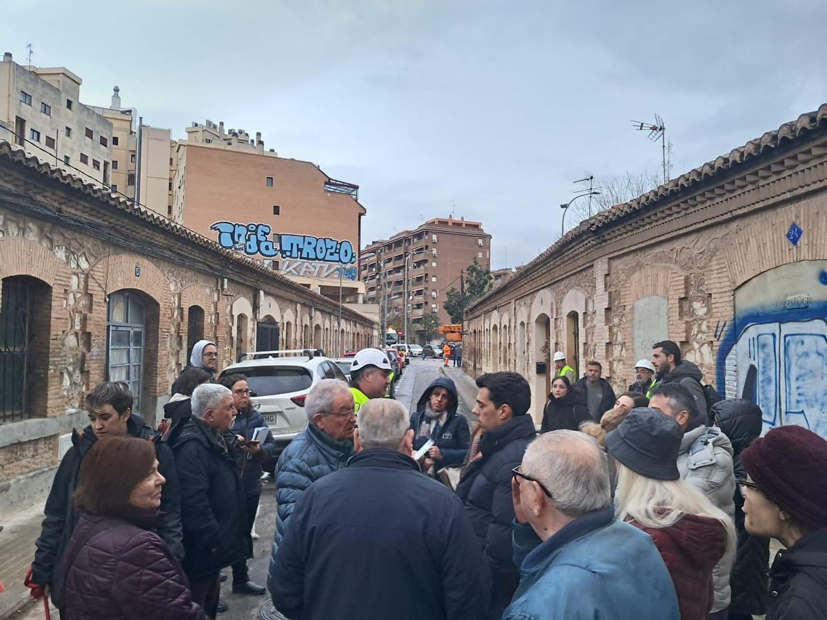 Protesta vecinal junto a las viviendas protegidas del barrio de Patraix