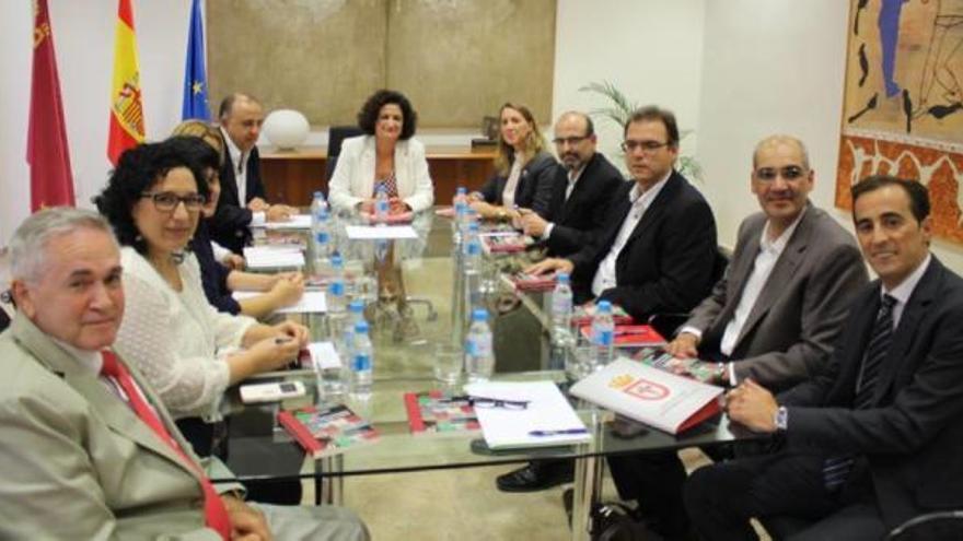 Reunión de la consejería, María Dolores Pagán con los alcaldes del G-9