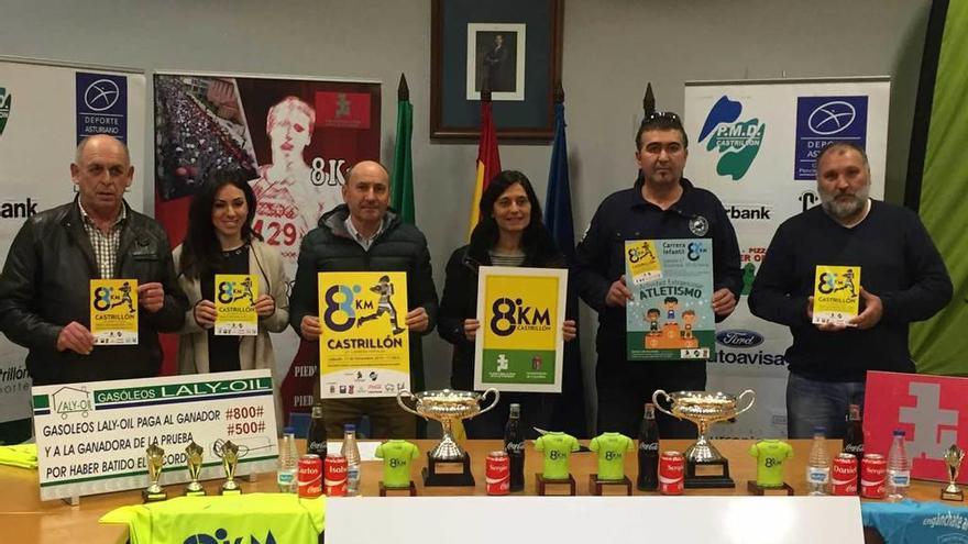 Por la izquierda, José Antonio Fernández (PP), Silvia Argüelles (Ciudadanos), Diego Jurado, Yasmina Triguero (alcaldesa), Roberto Santiago y Alfredo Montes (IU), ayer, en la presentación de la prueba en Piedras Blancas.