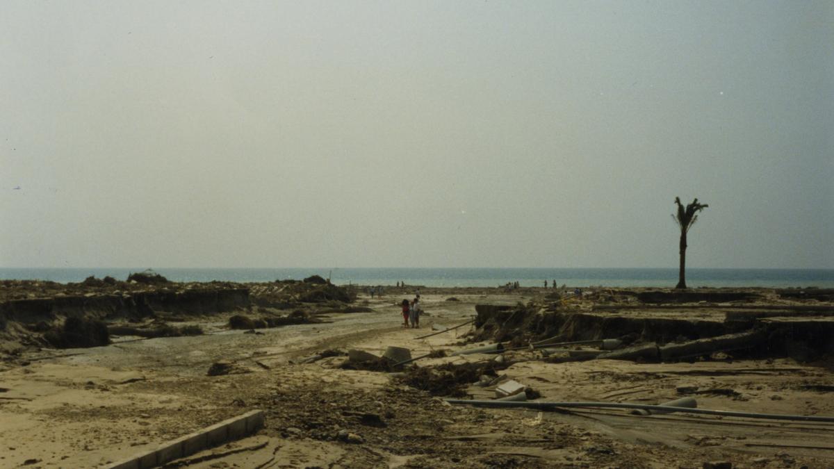 Así quedó el camping de Bolnuevo tras las inundaciones en 1989.