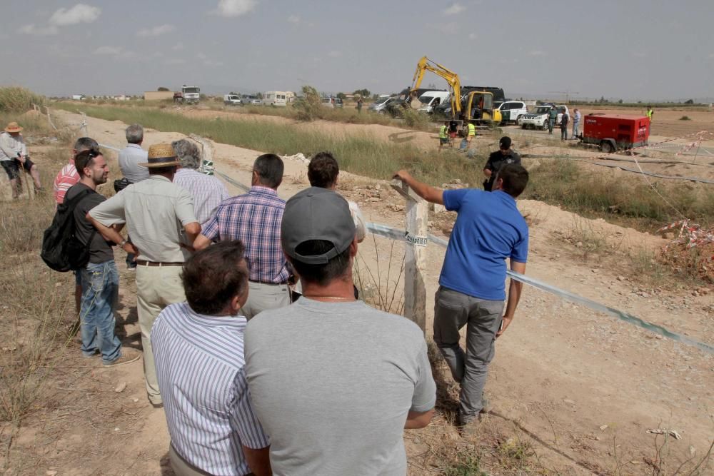 Protesta agricultores por el sellado del desagüe