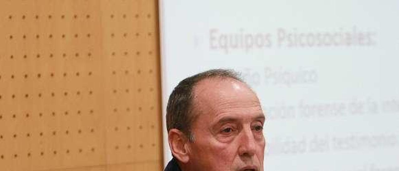 Fernando Serrulla impartió una conferencia en el campus. // Iñaki Osorio