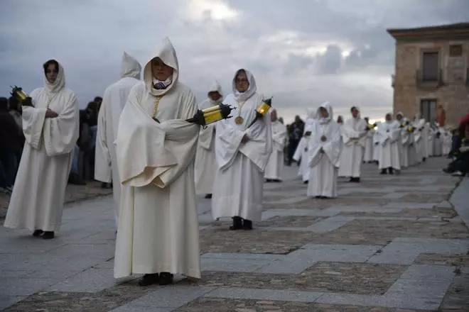GALERÍA | Las imágenes de la procesión de Luz y Vida en Zamora