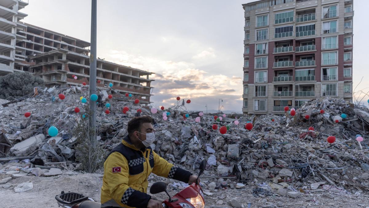 Ruinas causadas por terremoto de Turquía.