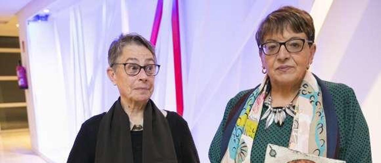 Ana María Pérez y Margarita Llano.