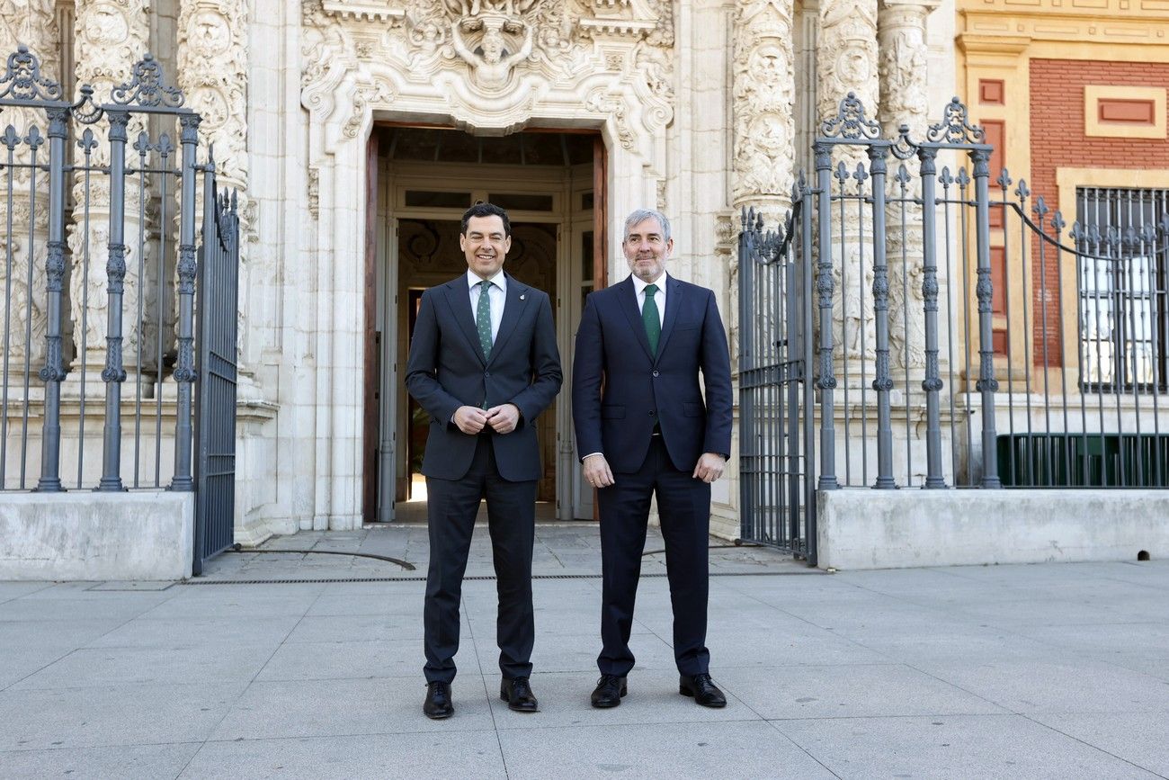 Imagen del encuentro de este miércoles entre los presidentes de Andalucía y Canarias, Juan Manuel Moreno y Fernando Clavijo