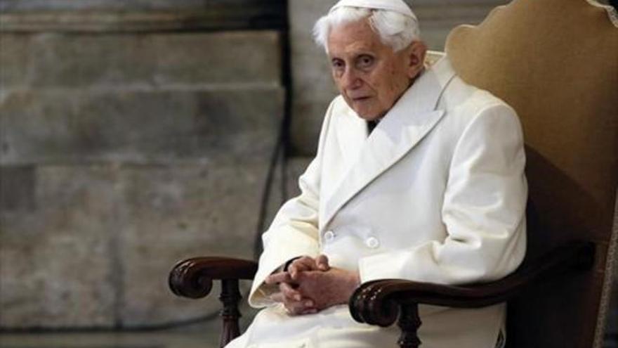 Guerra en el Vaticano por las interferencias de Benedicto XVI
