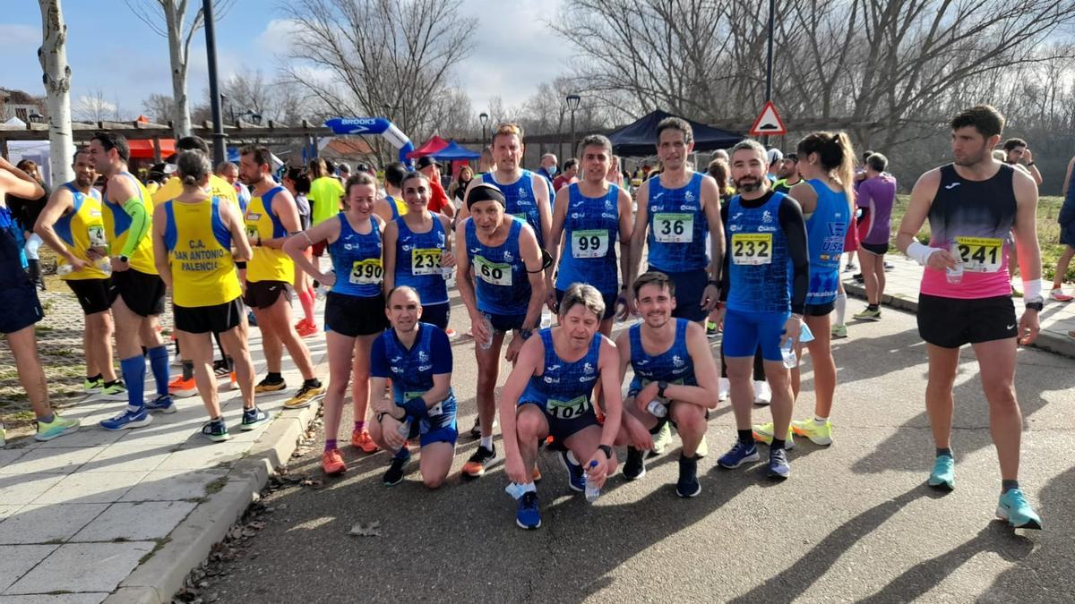 Equipo del Benavente Atletismo en la cita de SImancas.