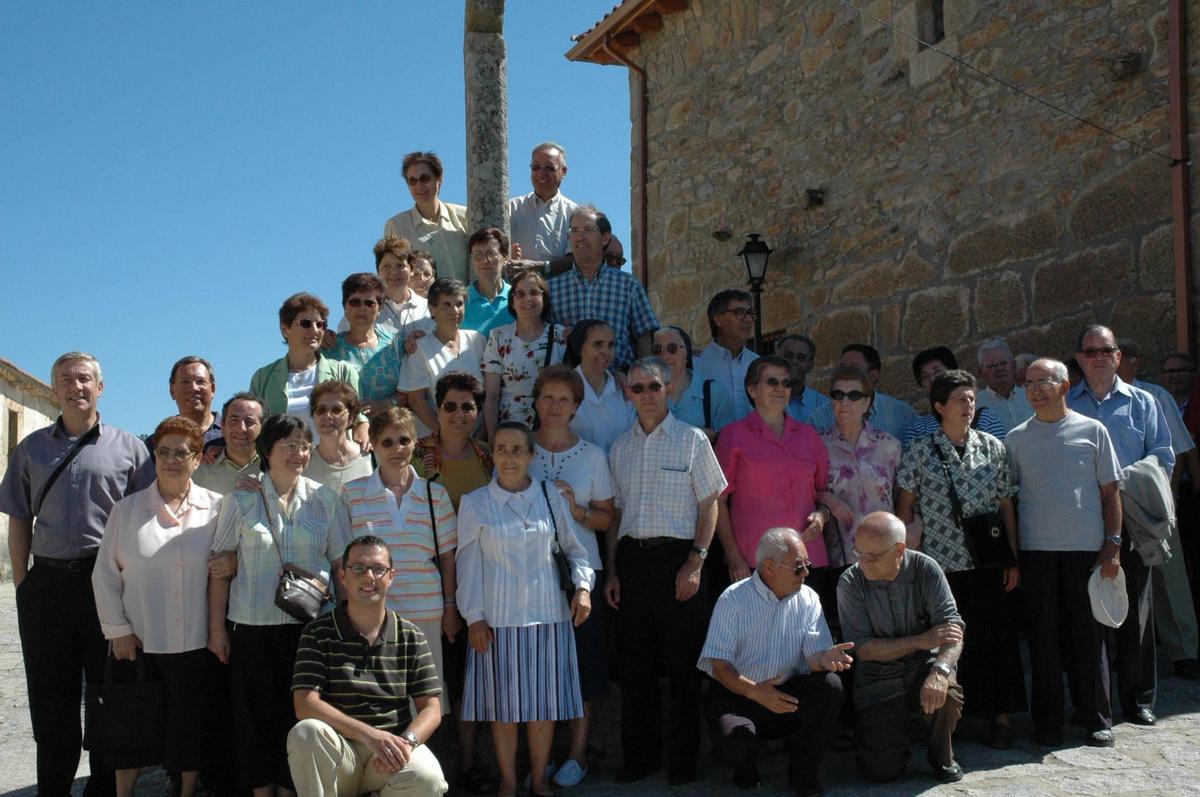 Blanco (segundo por la derecha de pie) en un encuentro de religiosos celebrado en la provincia.