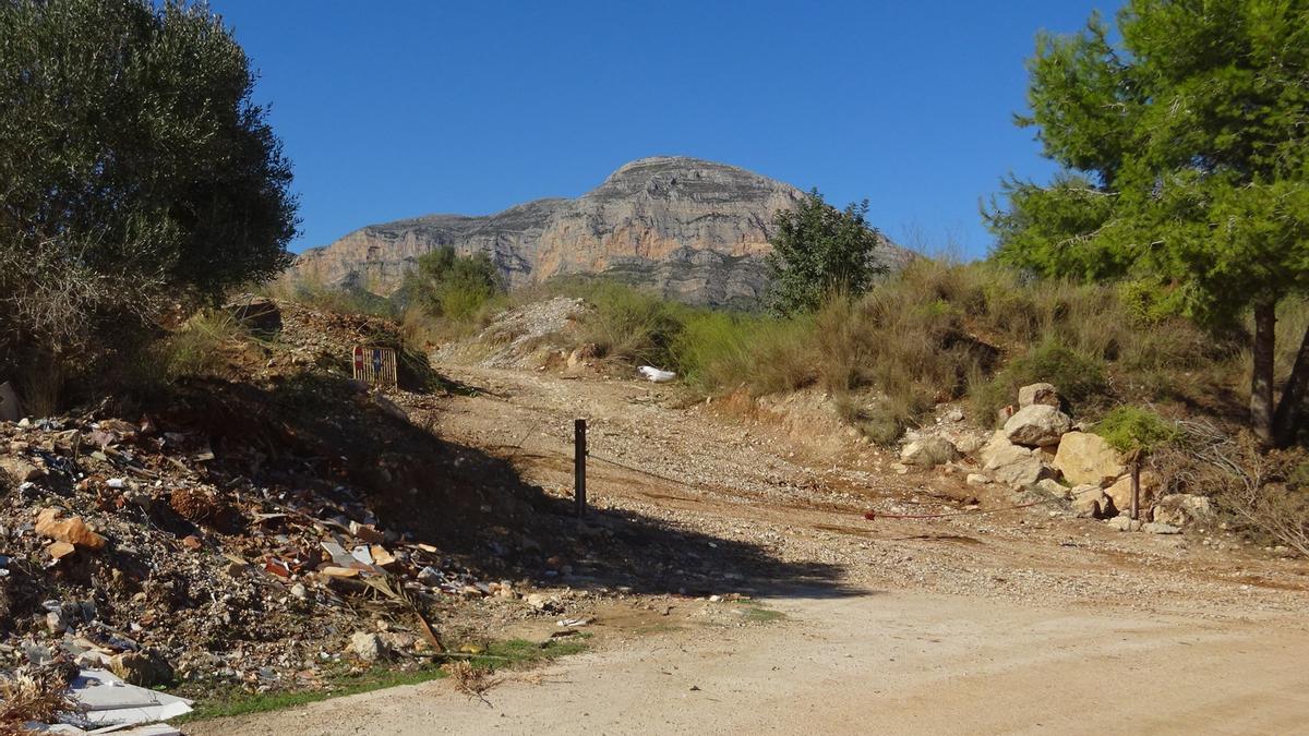 Los accesos a la planta de residuos verdes de Catarroges, cerrados por la lluvia de esta semana