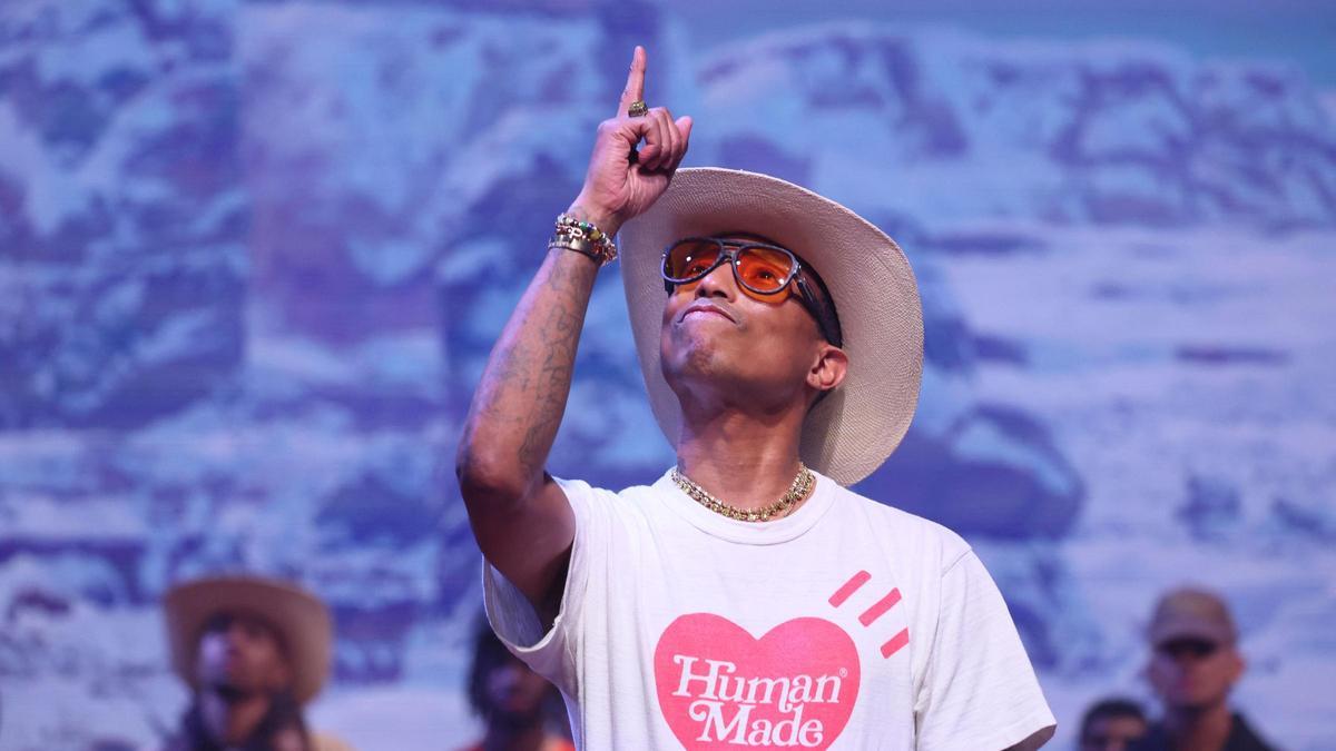 Pharrell Williams en el desfile en PaRÍS