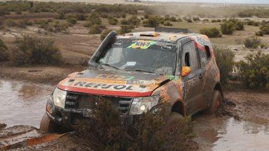 Moi Torrallardona i Gerard Farrés aguanten al Dakar