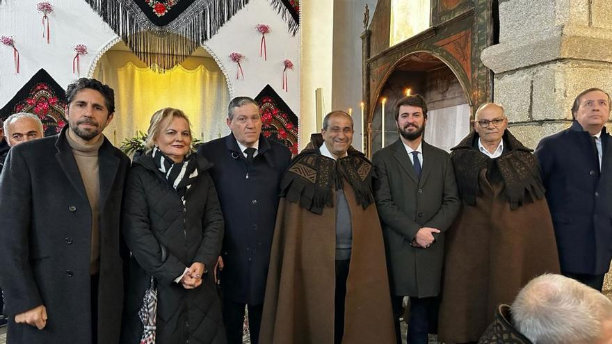 Autoridades presentes durante el Jueves Santo en la iglesia de Bercianos de Aliste. | Ch. S.