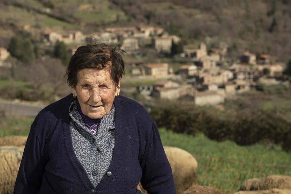 Marina Vilalta es una payesa de 96 años que vive en Bruguera