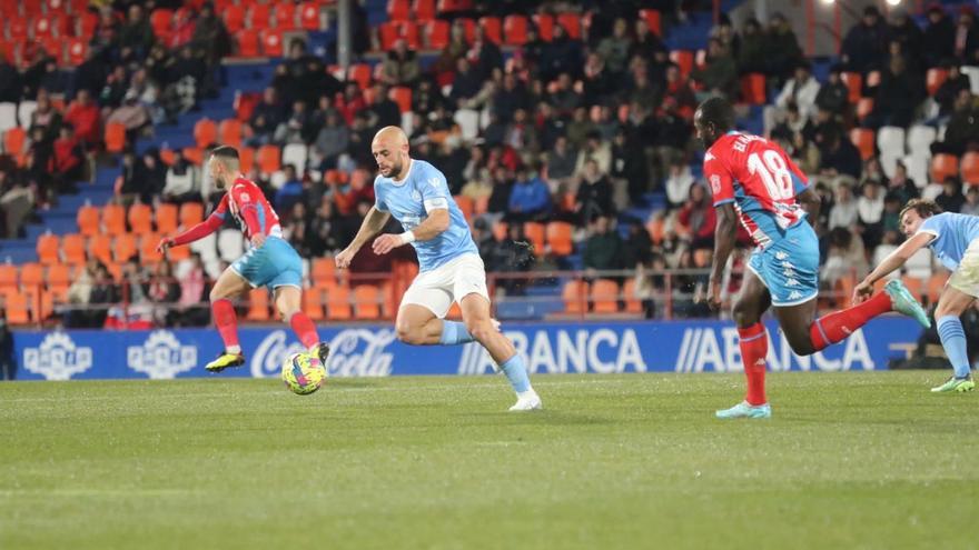 El delantero celeste Ekain Zenitagoia, durante el partido del domingo en contra del Lugo.