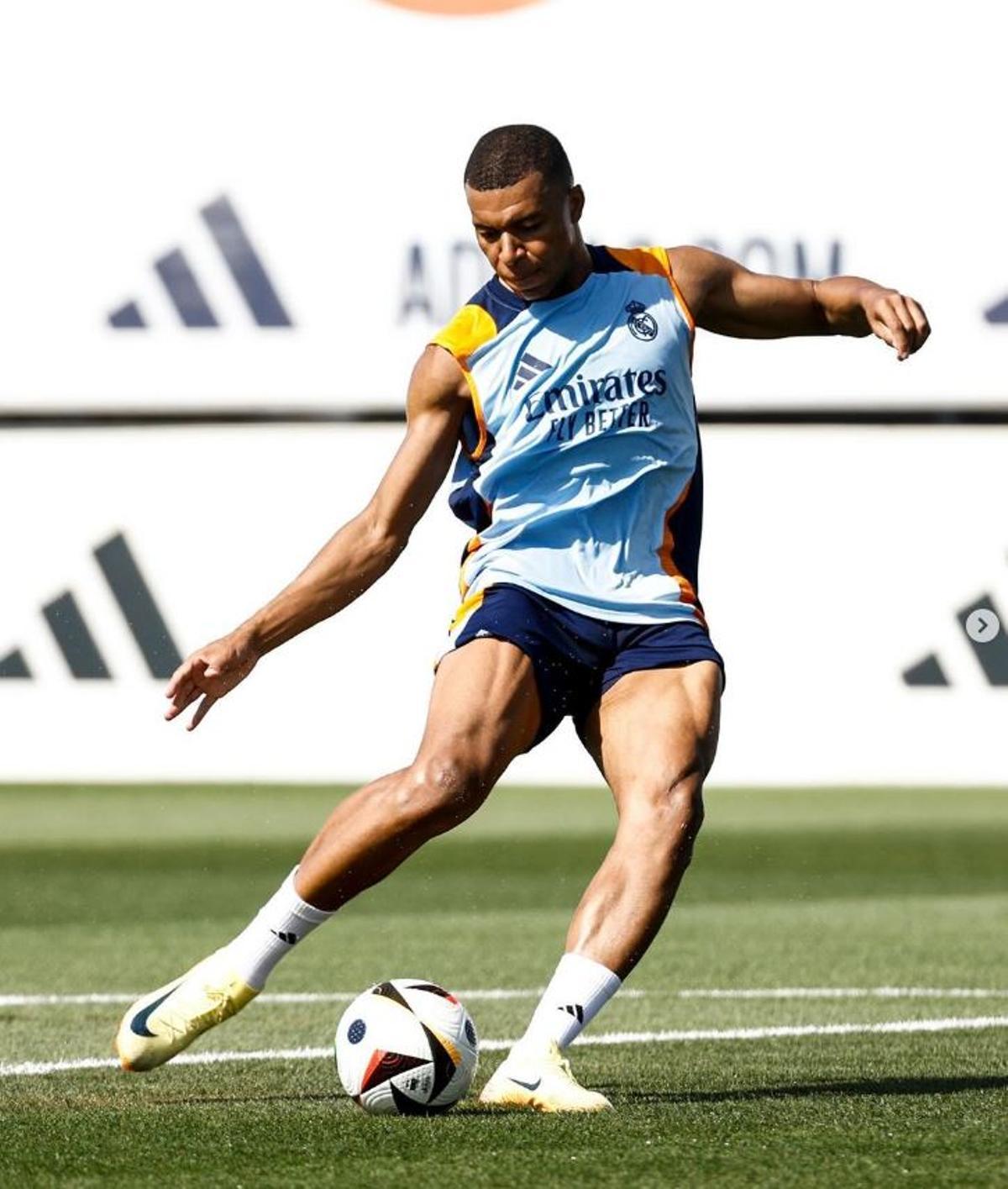 Mbappé en un entrenamiento previo a la Supercopa de Europa.