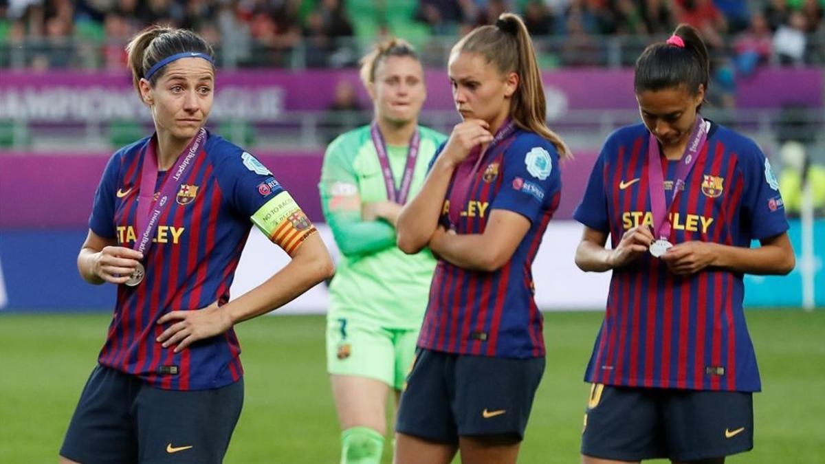 Tristeza entre las jugadoras azulgrana tras la dura derrota.