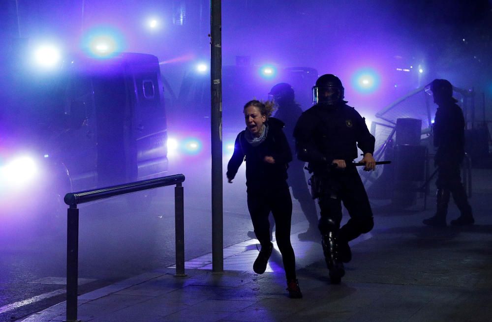 Protesta frente a la Jefatura de Vía Laietana