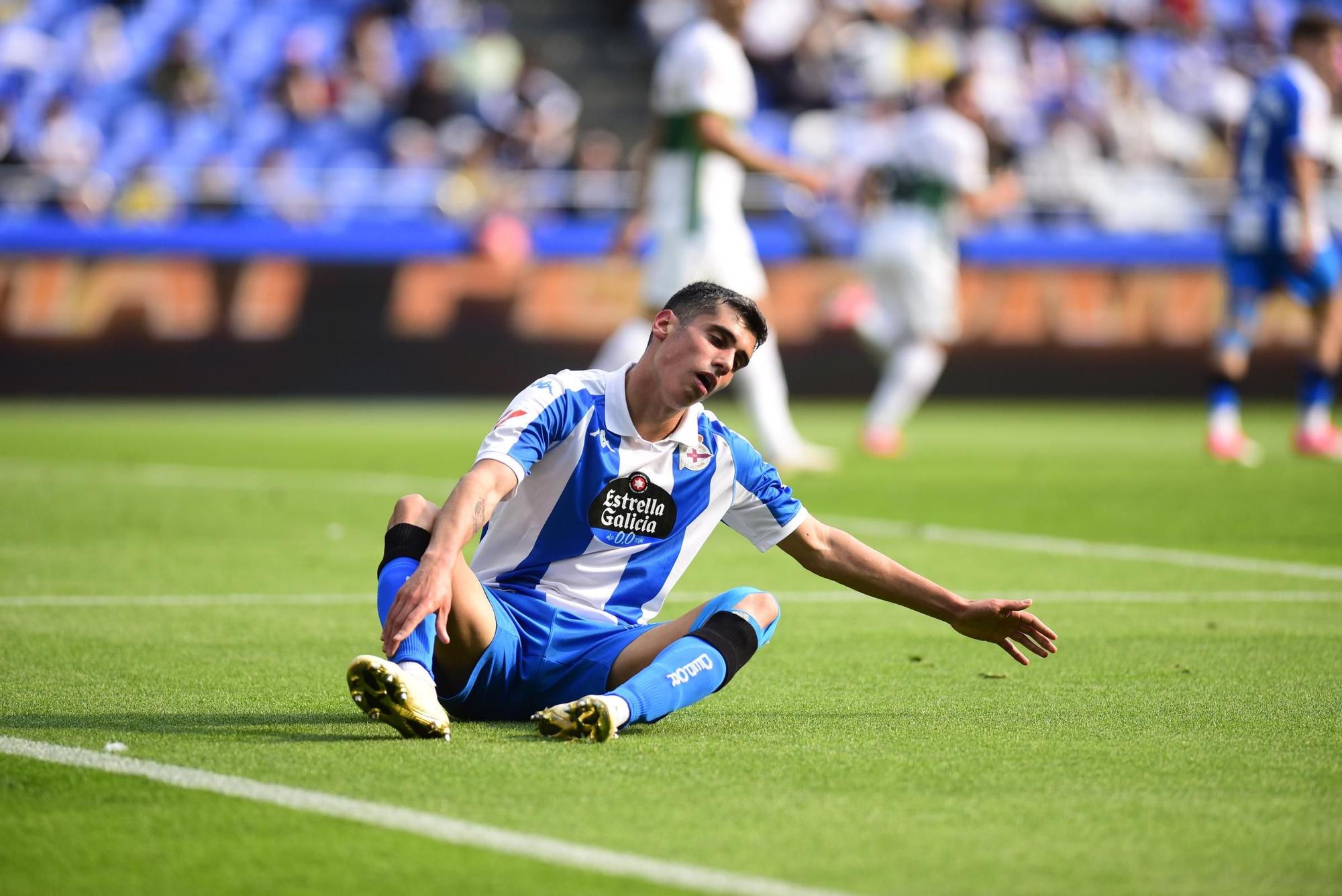 El Dépor cae goleado (0-4) por el Elche para cerrar la temporada 2025-25 en Riazor