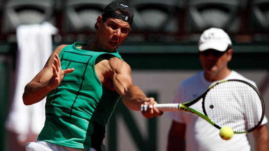 Nadal entrenando junto a su tío en Roland Garros