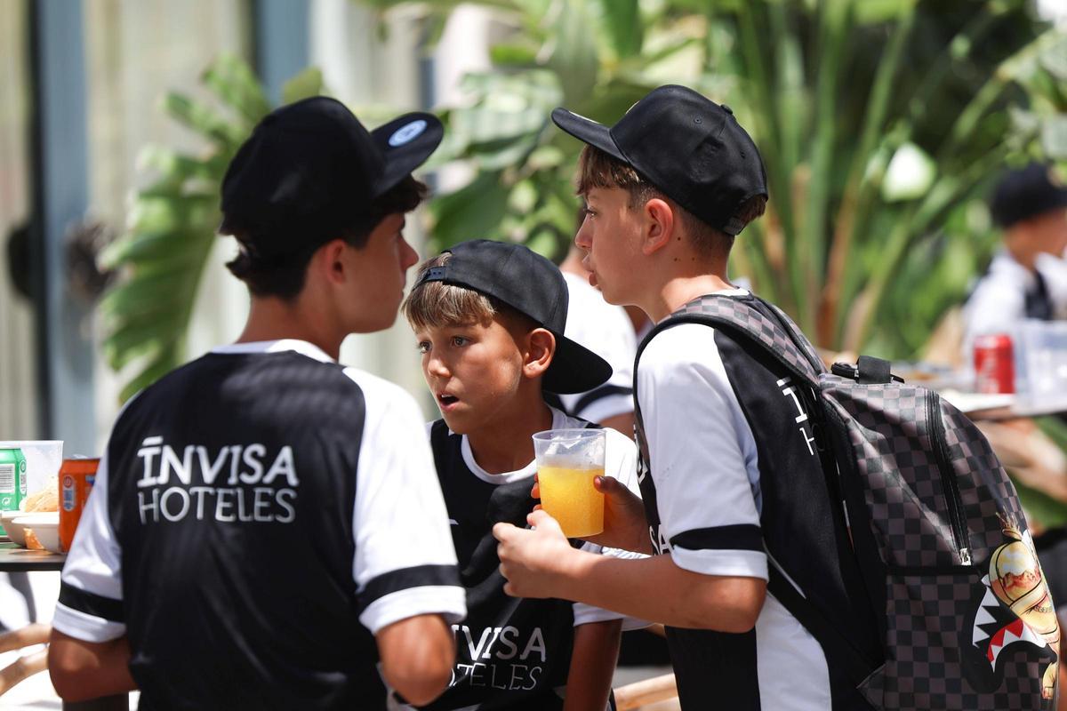 Galería: los niños de la UE Sant Josep y el campus Go Football Academy en el evento de Tomorrowland Store Galería: los niños de la UE Sant Josep y el campus Go Football Academy en el evento de Tomorrowland Store