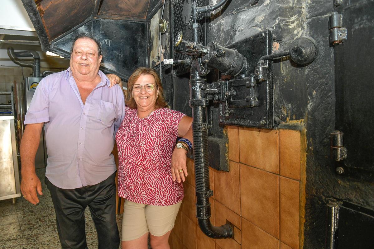 Antonio Vicente, panadero de Fataga, se jubila