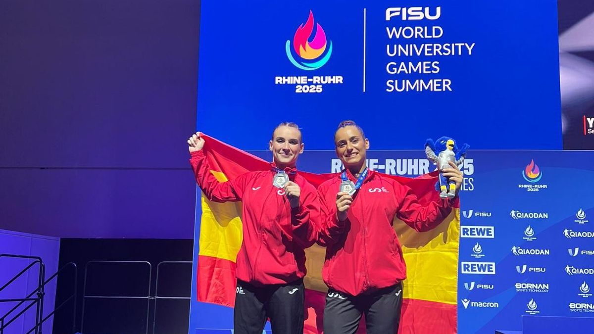 Maia Llacer e Irene Ros, con sus medalas de plata.