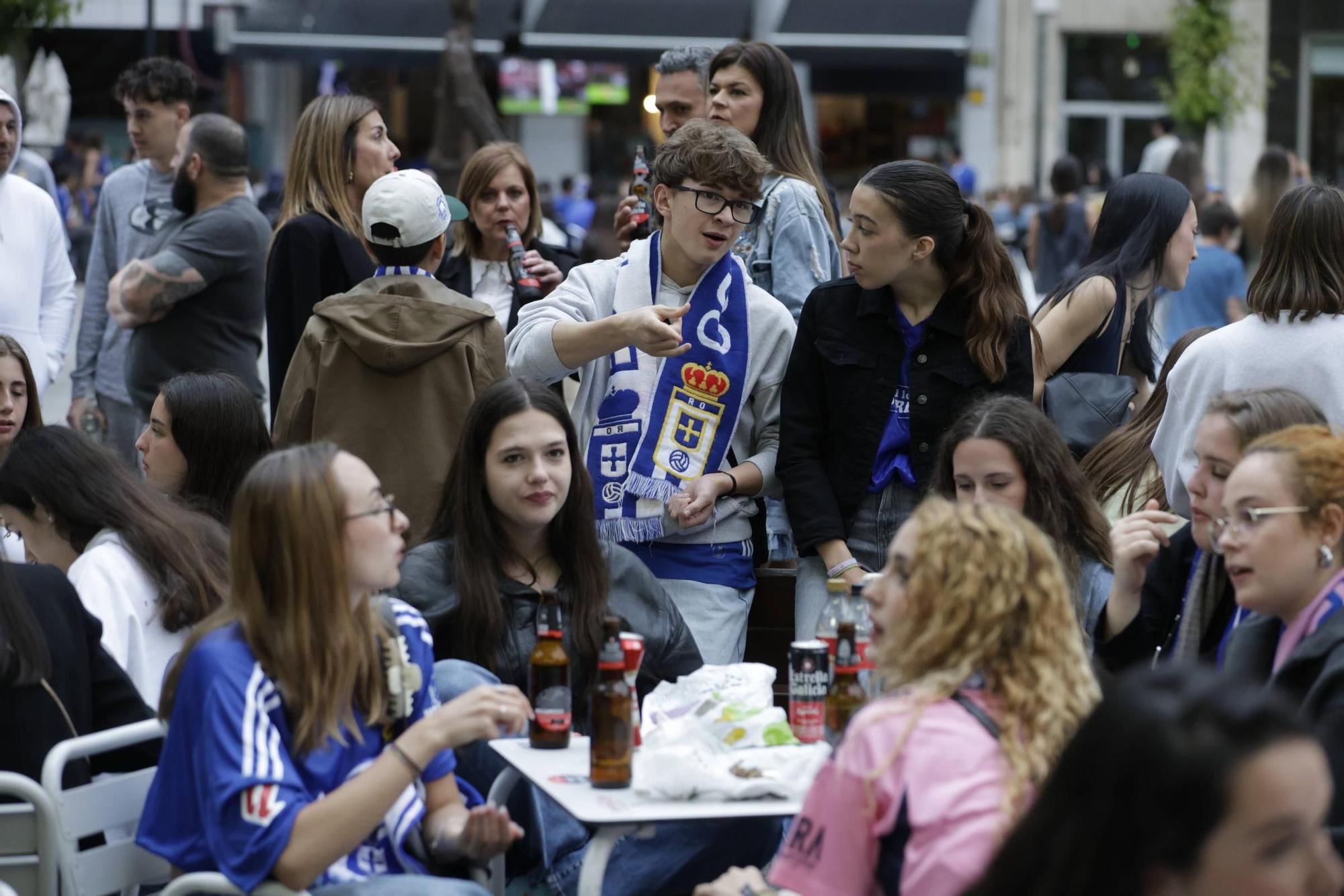 Así celebró la afición azul en Pedro Miñor la victoria del Oviedo en Almería