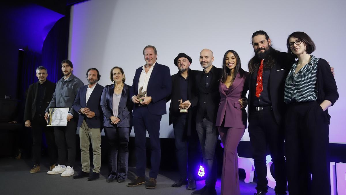 Foto de familia de la clausura, con Francisco Javier Gutiérrez y Gerardo Olivares.
