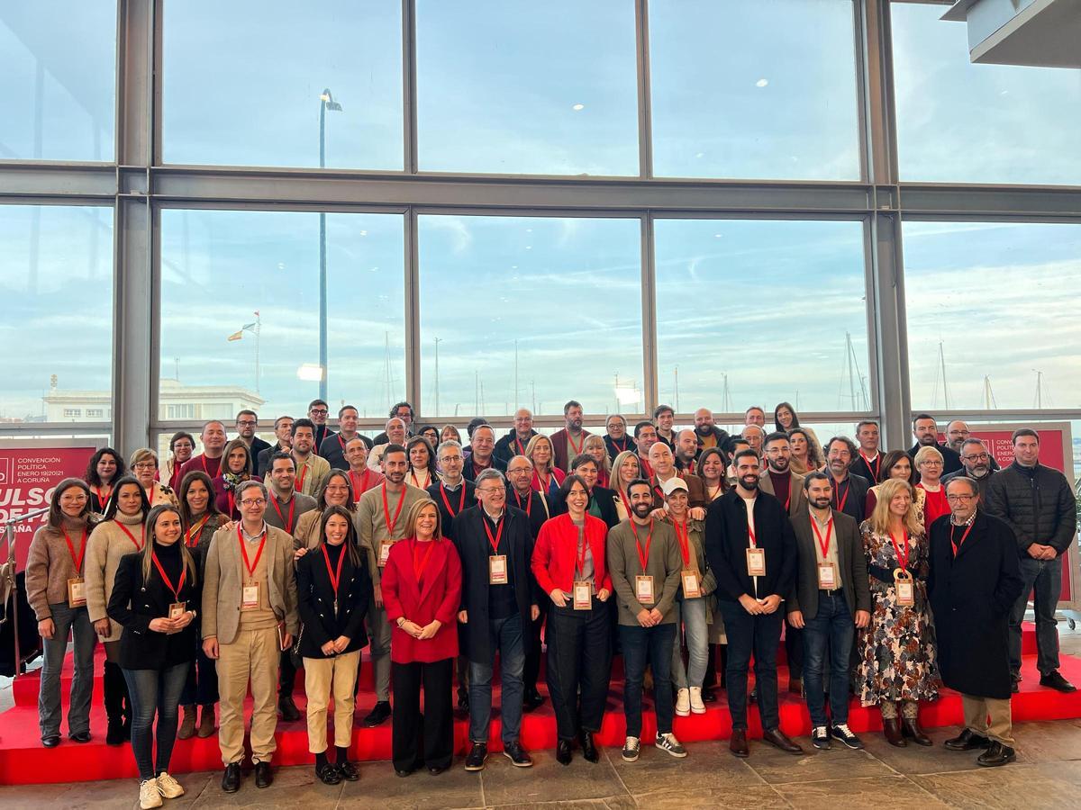 Fotografía de toda la delegación del PSPV en A Coruña.