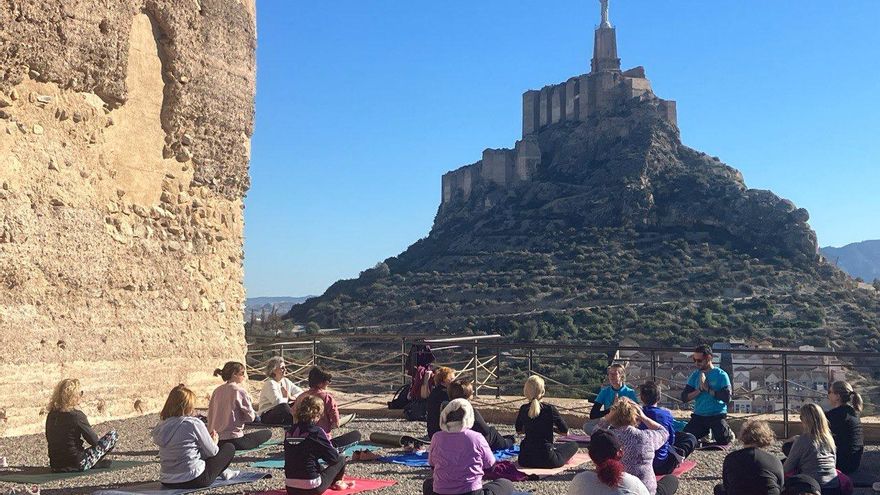 Paseo y sesión de yoga en las Fortalezas del Rey Lobo en Murcia