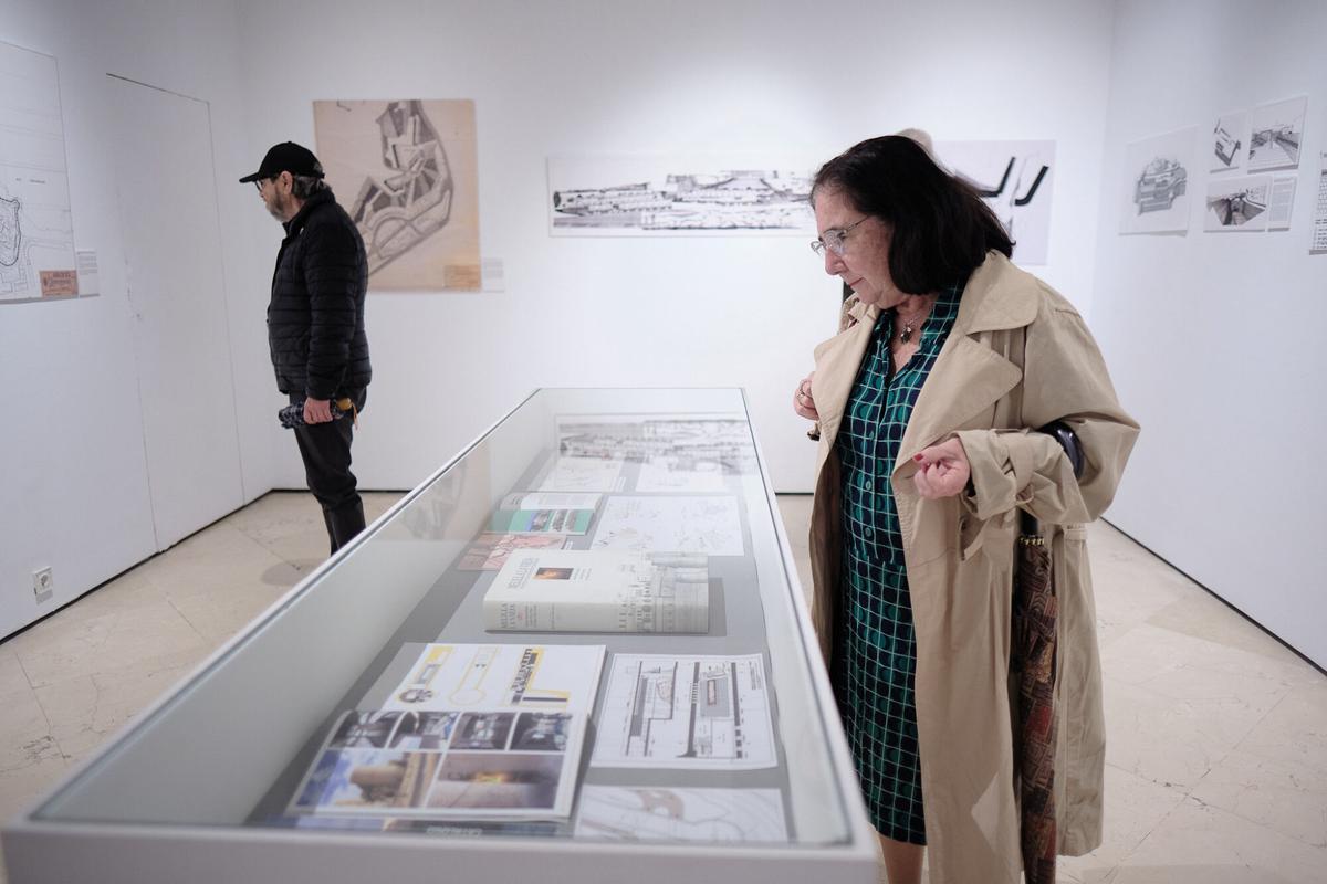 Inauguración de la exposición 'La patria del arquitecto' de Salvador Moreno Peralta en la Sociedad Económica
