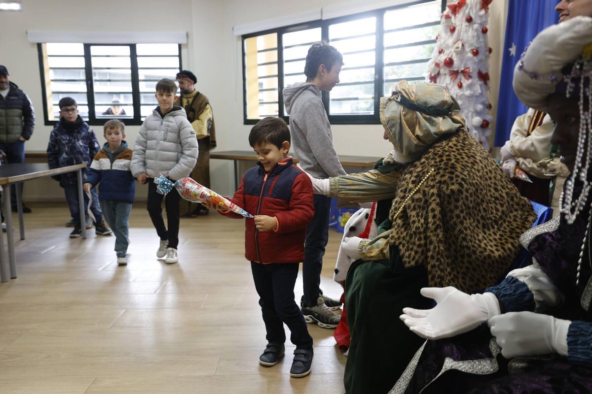 12:30 · Centro Social de Colloto — Recepción de Reyes