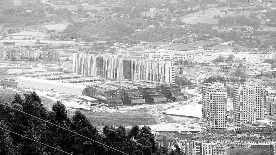Aspecto actual de las obras de construcción del Hospital Universitario Central de Asturias (HUCA).