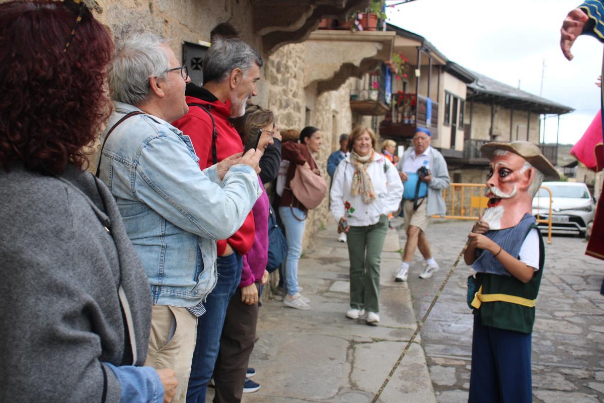 GALERÍA | Desfile de gigantes en Puebla de Sanabria GALERÍA | Desfile de gigantes en Puebla de Sanabria