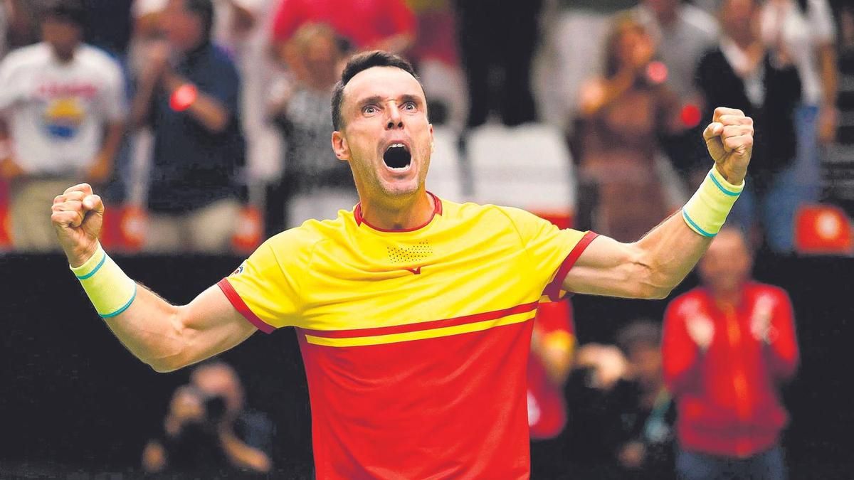 Roberto Bautista celebrando con la selección española en València