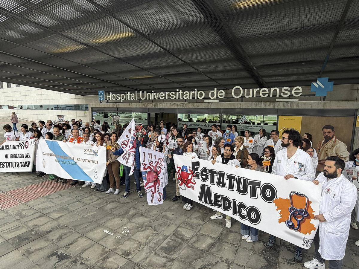 Protesta médica en Ourense por el estatuto marco de la profesión.