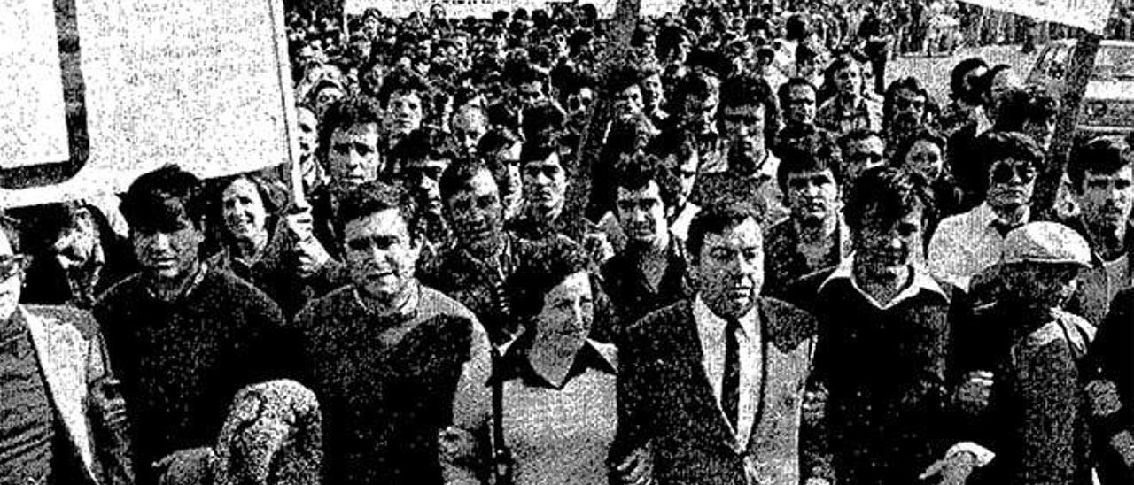 Multitudinaria manifestación de trabajadores de la hostelería en 1976 en Palma.