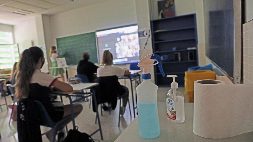 Gobierno y autonomías debaten mañana la vuelta a las aulas tras la Navidad