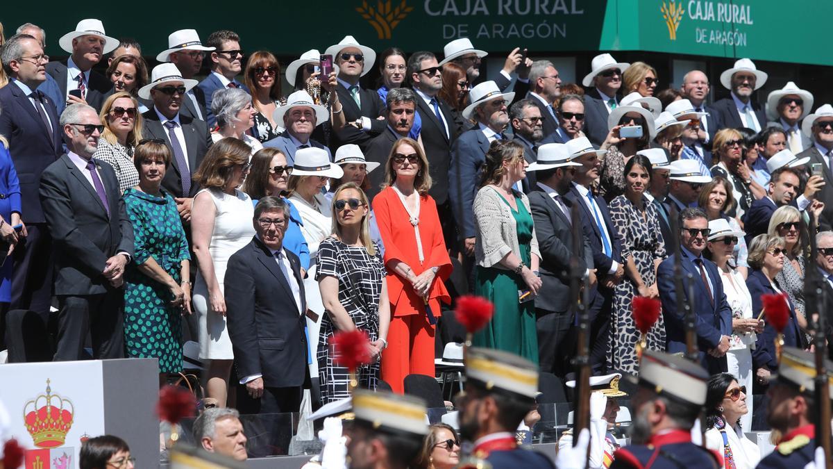 Arturo Aliaga y la consejera Marta Gastón, en un palco de autoridades.