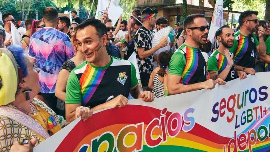 Fotogalería | Arcoíris y color en un Cáceres de orgullo