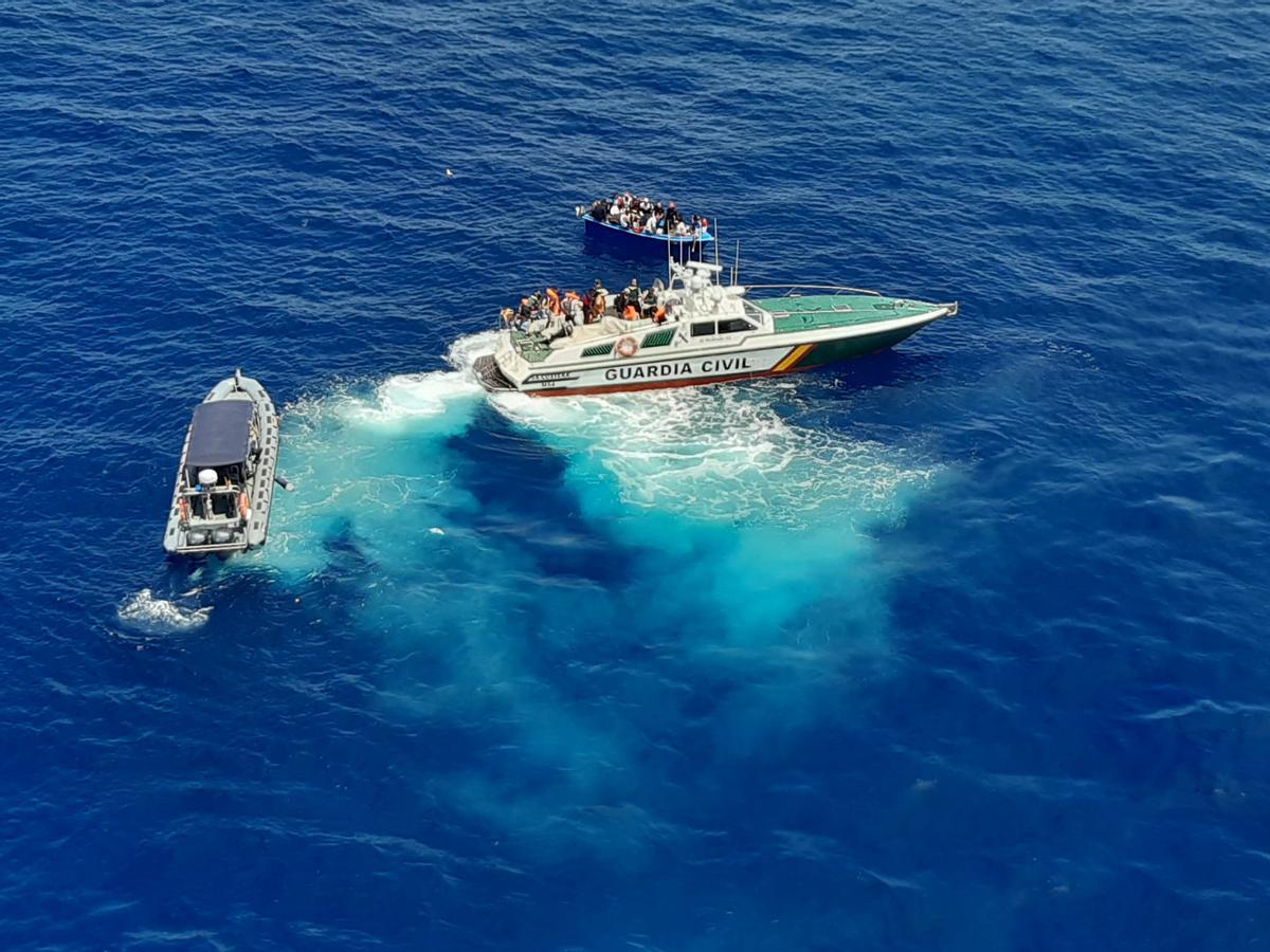 La Guardia Civil intercepta una patera en Cabrera, en una imagen de archivo