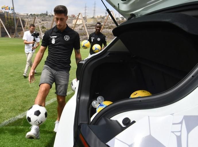 17/09/2019 LAS PALMAS DE GRAN CANARIA.  Entrega de coches Volkswagen a los jugadores de la UD Las Palmas.  Fotógrafa: YAIZA SOCORRO.  | 17/09/2019 | Fotógrafo: Yaiza Socorro