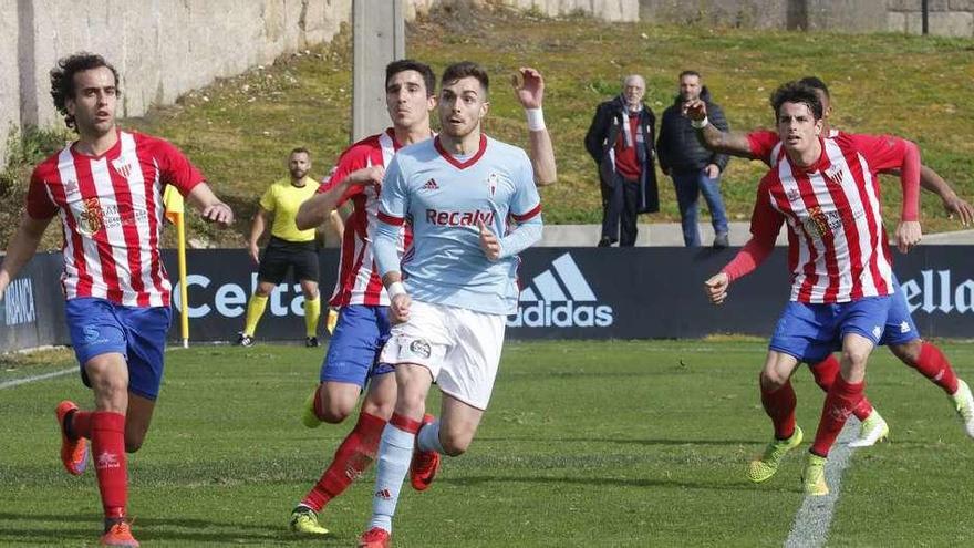 Imagen del partido de ayer en Bareiro entre el Celta B y el Cerceda.